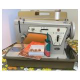 Vtg Singer Fashion Mate model 237 Sewing Machine
