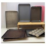 Metal Baking Sheets & Aluminum Cupcake Bakeware