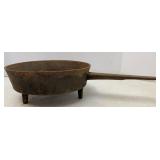 Antique Cast Iron Footed 8.75in dia Skillet