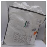 (ZZ) Light Weight Down Alt Comforter. Queen Size.