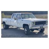 (BW) 1979 Chevrolet Custom Deluxe 30 Dually Truck
