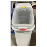 (ZZ)   Rubbermaid Rolling Trash CanApprox