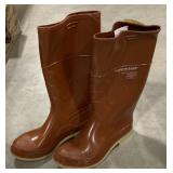 (ZZ)   Dunlop Steel Toe w/ Steel Shank Rubber