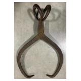 (AC) Vtg. Ice TongsApprox. 16in from handle to