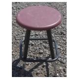 (AC) Metal Stool W/ Plastic Seat. ( 18.5" X
