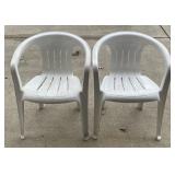 Plastic Lawn Chairs Appr 29 in