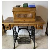 Vtg. Singer Model 10015172 Sewing Machine Table