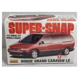 Lindberg Super-Snap Dodge Grand Caravan LE Model