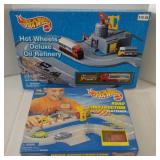 Hot Wheels Deluxe Oil Refinery & Road