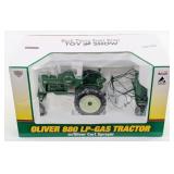 1/16 SpecCast Oliver 880 LP-Gas Tractor with Cart