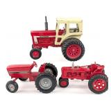 1/16 Ertl International 1466 Tractor w/ Cab, Farma