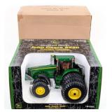 1/16 Ertl John Deere 8520 Tractor w/ Triples