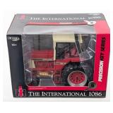 1/16 Ertl International 1086 Tractor w/ Cab Precis