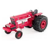 Custom 1/16 International Bad Dog Pulling Tractor