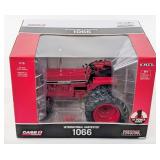 1/16 Ertl International Farmall 1066 Tractor w/ Du