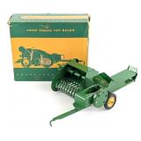 1/16 Ertl John Deere Square Baler w/ Box