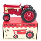 1/16 Ertl Farmall 404 Tractor w/ Circus Box