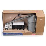 1/32 Ertl Peterbilt Model 367 Grain Truck w/ Grain