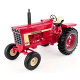 1/8 Scale Models International Farmall 966 Wide Fr