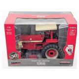 1/16 Ertl International Harvester 1066 Narrow Fron
