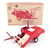 1/16 Tru-Scale Pull Type Combine w/ Box