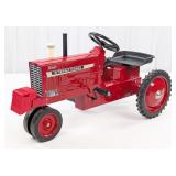 International Farmall 1256 Narrow Front Pedal Trac