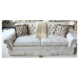 Traditional-Style Rolled Arm Sofa w/ Decorative Pi