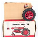 1/16 Ertl McCormick Farmall 560 Tractor with Box
