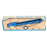 1/16 Ertl Tru-Scale Blue Portable Elevator in Box