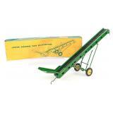 1/16 Eska / Ertl John Deere Elevator with Box
