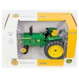 1/16 Ertl John Deere 2520 Diesel Narrow Front Trac