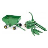1/16 Ertl John Deere Forage Harvester and Gravity