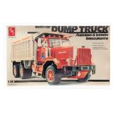 1/25 AMT / Ertl Autocar Dump Truck Model Kit - Sea