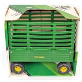 1/16 Ertl John Deere Bale Throw Wagon