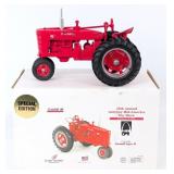 1/16 Scale Models Farmall Super M Tractor 2006 Gat