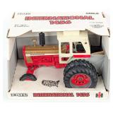 1/16 Ertl International 1456 Golden Demonstrator T