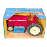 1/16 Ertl International 544 Narrow Front Tractor i