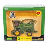 1/32 Ertl John Deere 7400 Forage Harvester