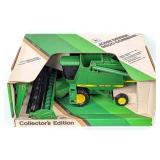 1/28 Ertl John Deere 9600 Combine with Corn & Grai