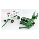 1/16 Ertl John Deere Square Baler & Anhydrous Ammo