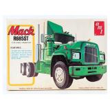 1/25 AMT / Ertl Mack R685ST Semi Truck Model Kit