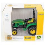 1/16 Ertl John Deere 2032R Tractor National FFA