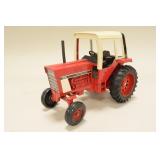 1/16 Scale Ertl IH 1586 WF Tractor