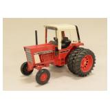 1/16 scale Ertl IH 1586 WF Tractor