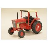 1/16 scale Ertl IH 886 WF Tractor