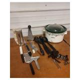 N5 crock pot and kitchen utensils