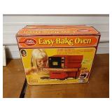Q1 Betty Crocker Easy Bake Oven
