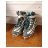 Q4 CCM ice skates size 7 new with tags