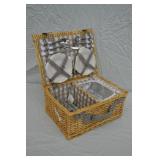 Picnic Basket With Service Contents & Cool Pocket