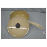Le Creuset Enameled Cast Iron #21 Saucepan w/ Lid